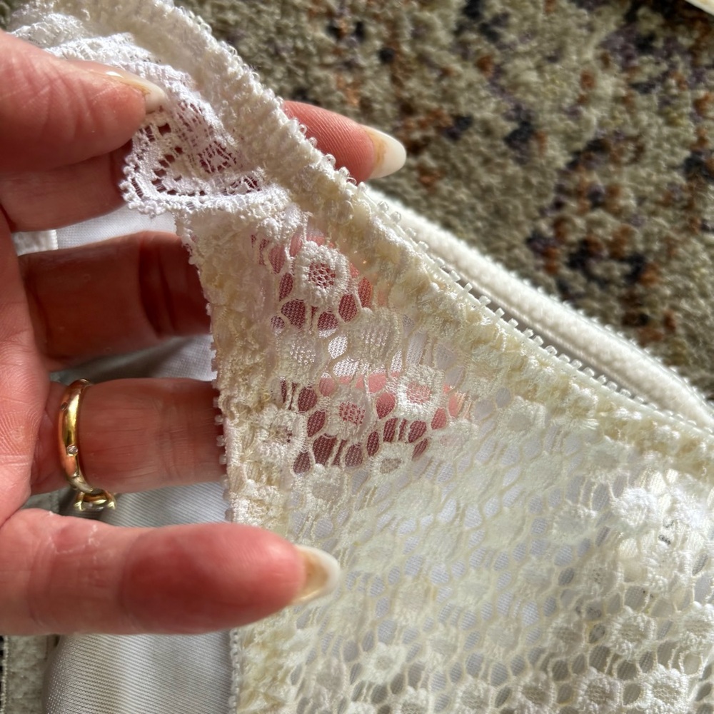JOSIE Retro Lace Bra & Bikini Panty Set - Picture 2 of 11